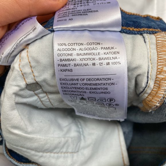 Levi's 501 Shorts in Indigo Blue - Picture 5 of 5